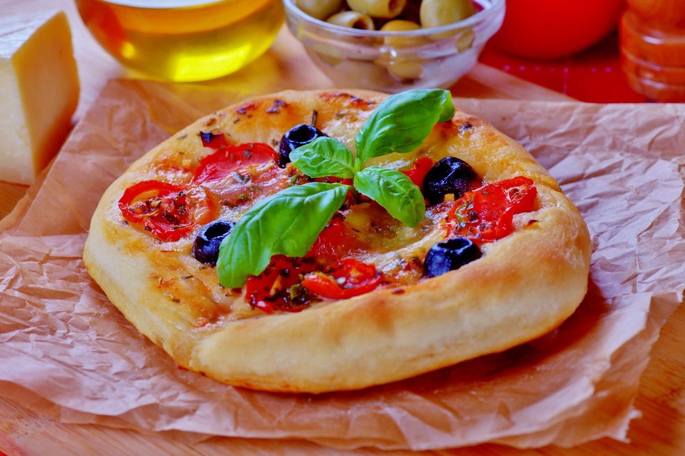 פוקצ'ה איטלקית ביתית עם ירקות