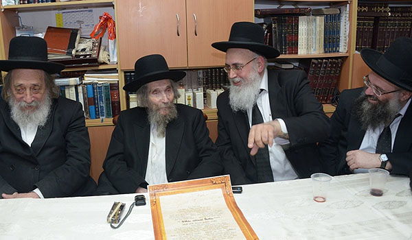 צפו: הגראי"ל שטיינמן הכתיר את רבה של הר יונה