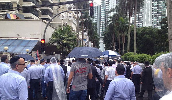 תיעוד: רבה הראשי של פנמה הובא למנוחות