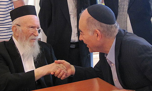 הגאון רבי אברהם חיים שרים זצ"ל עם מרן הגרמ"י לפקוביץ זצ"ל