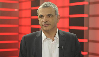 בכוורת של משה כחלון: אחיו קובי,  רמי לוי