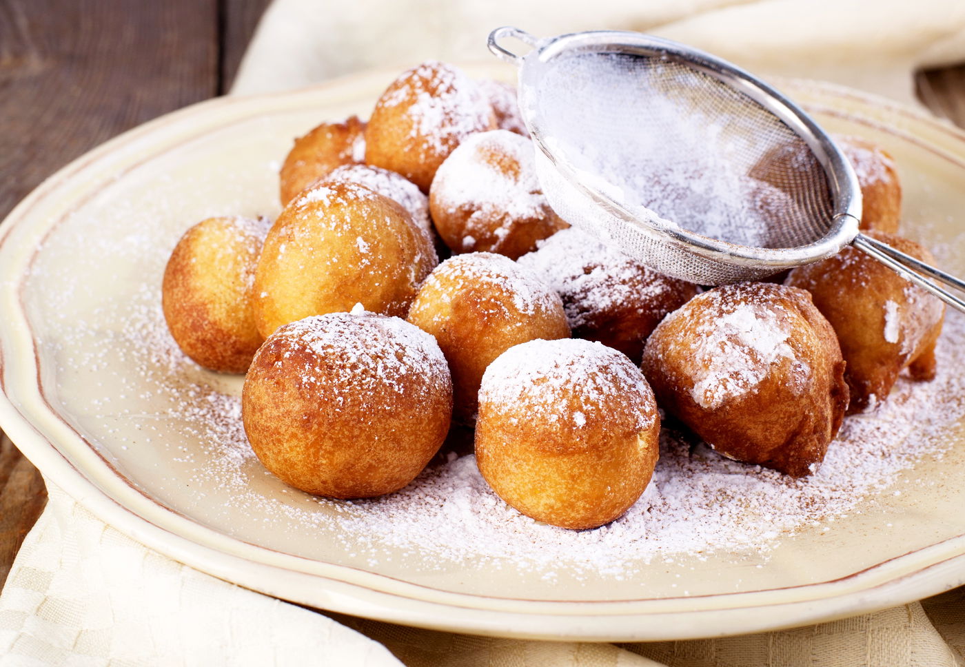 מיני סופגניות יווניות עם דבש וקינמון