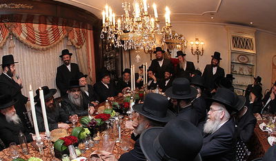 האדמו"ר בביתו של ריספלר