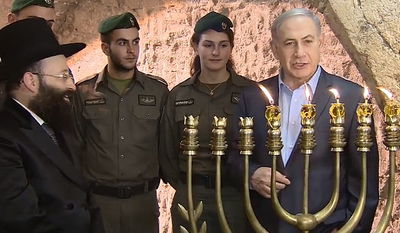 נתניהו הדליק נר חמישי בכותל: "לא נאפשר טפטוף של רקטות"