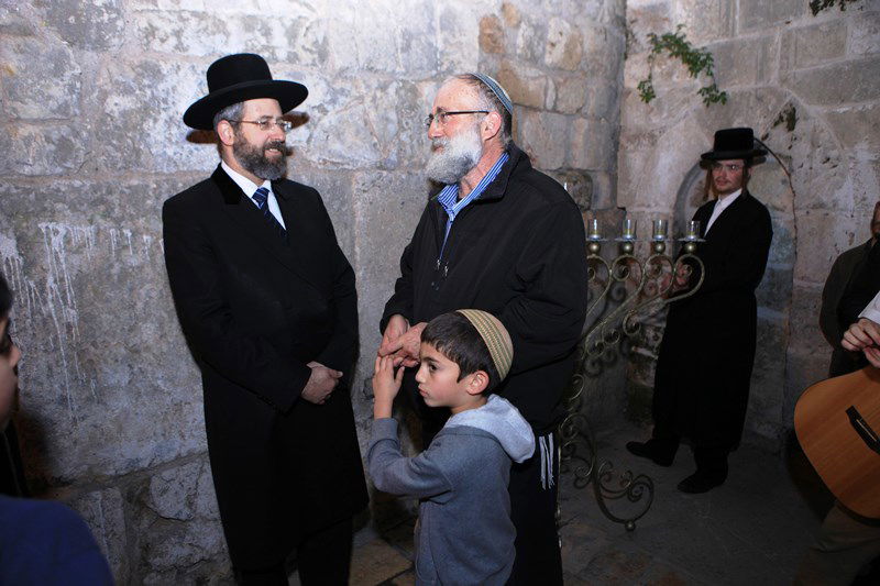 צפו: הרב הראשי, לבני והרצוג הדליקו נרות חנוכה בכותל