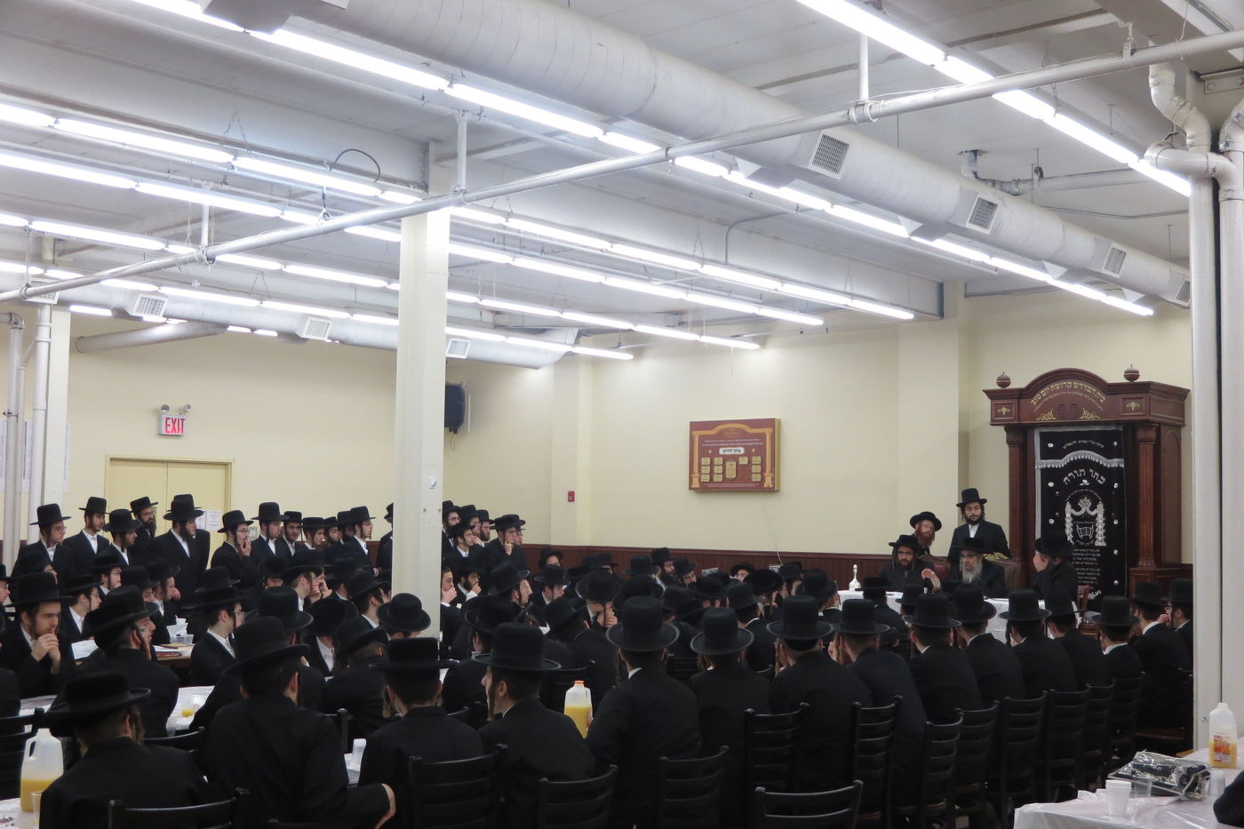 צפו: הרבי מסאטמר משחק בסביבון