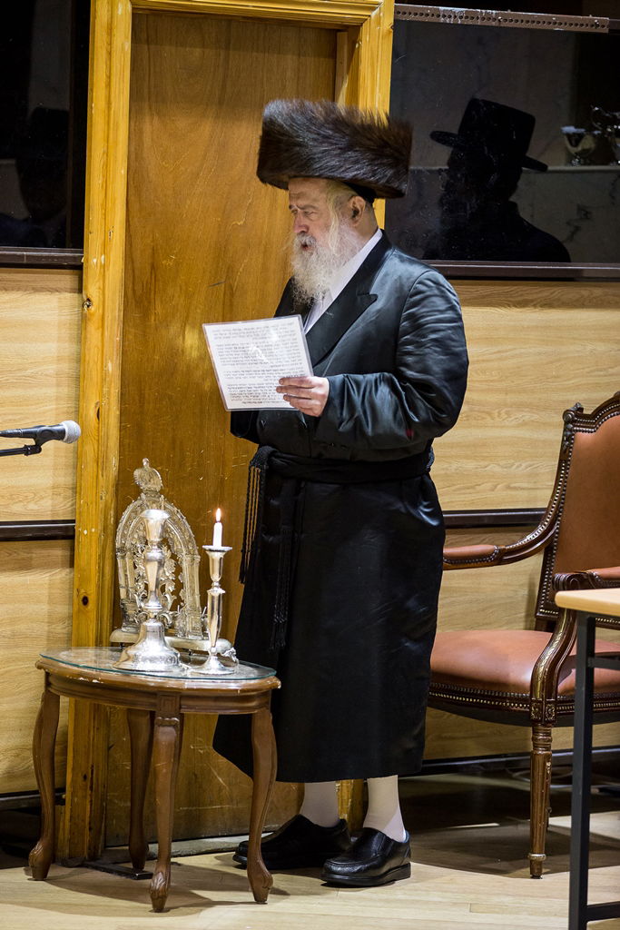 תיעוד: הדלקת נרות חנוכה במונקאטש