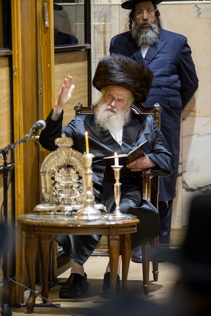 תיעוד: הדלקת נרות חנוכה במונקאטש