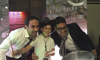 תיעוד: חתונת בנו של יצחק נחשוני