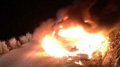 הרכב בו נסעו האב ובתו עולה באש