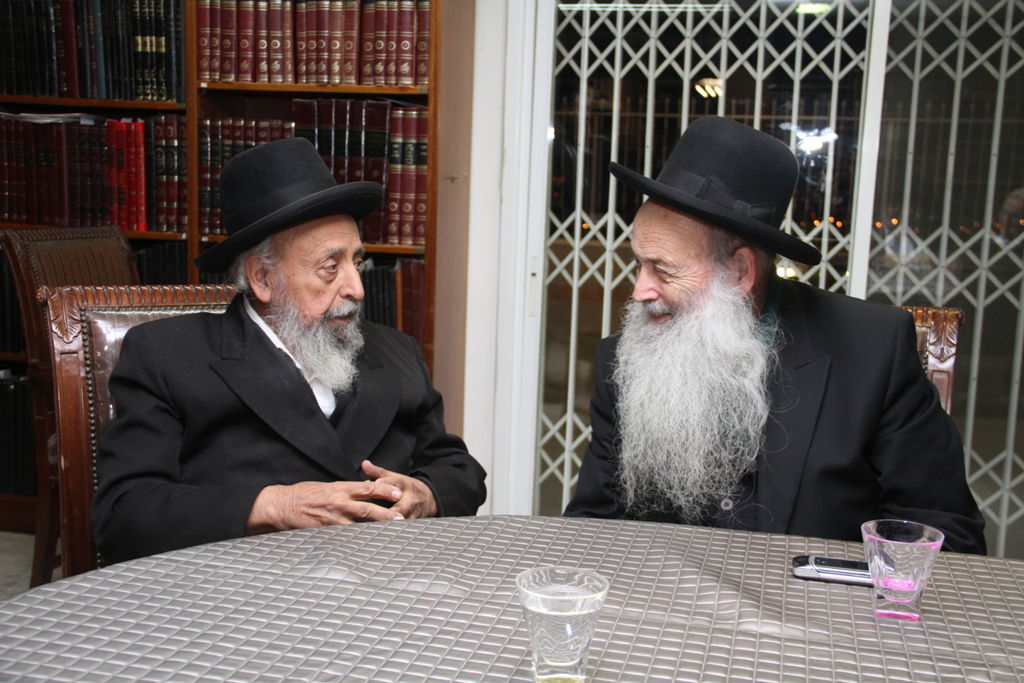 כעת: כינוס מועצת החכמים בבית מרן הרב עובדיה יוסף