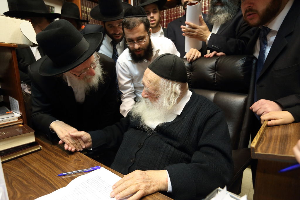 בני ברק: הגאון רבי שמעון גלאי הוכתר לרבו של אזור מתחם אוסם