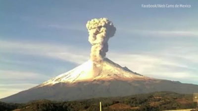 תיעוד מרהיב: רגע התפרצות הר געש במקסיקו