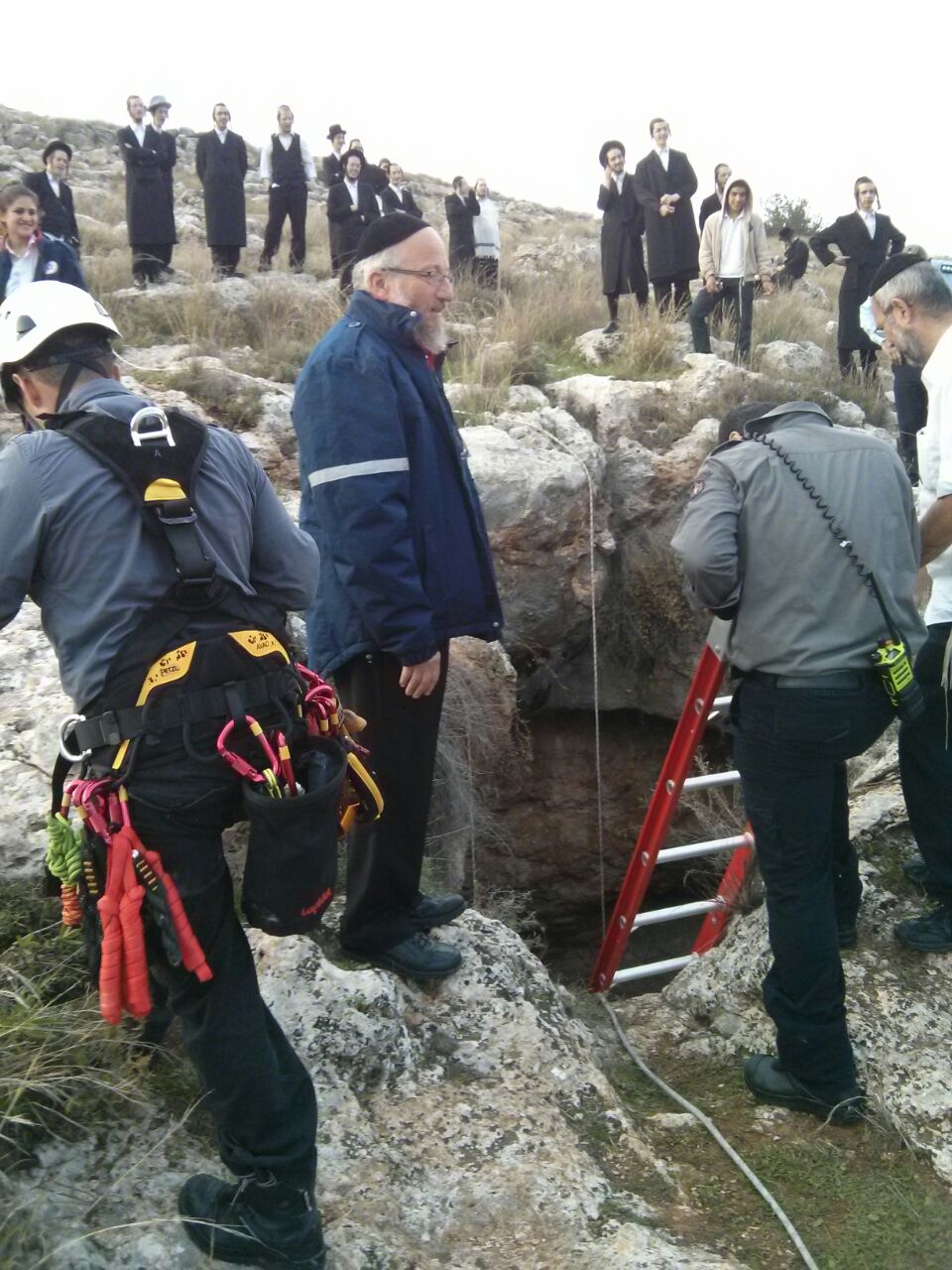 מודיעין עילית: נערים נפלו לבור בעומק ארבעה מטרים