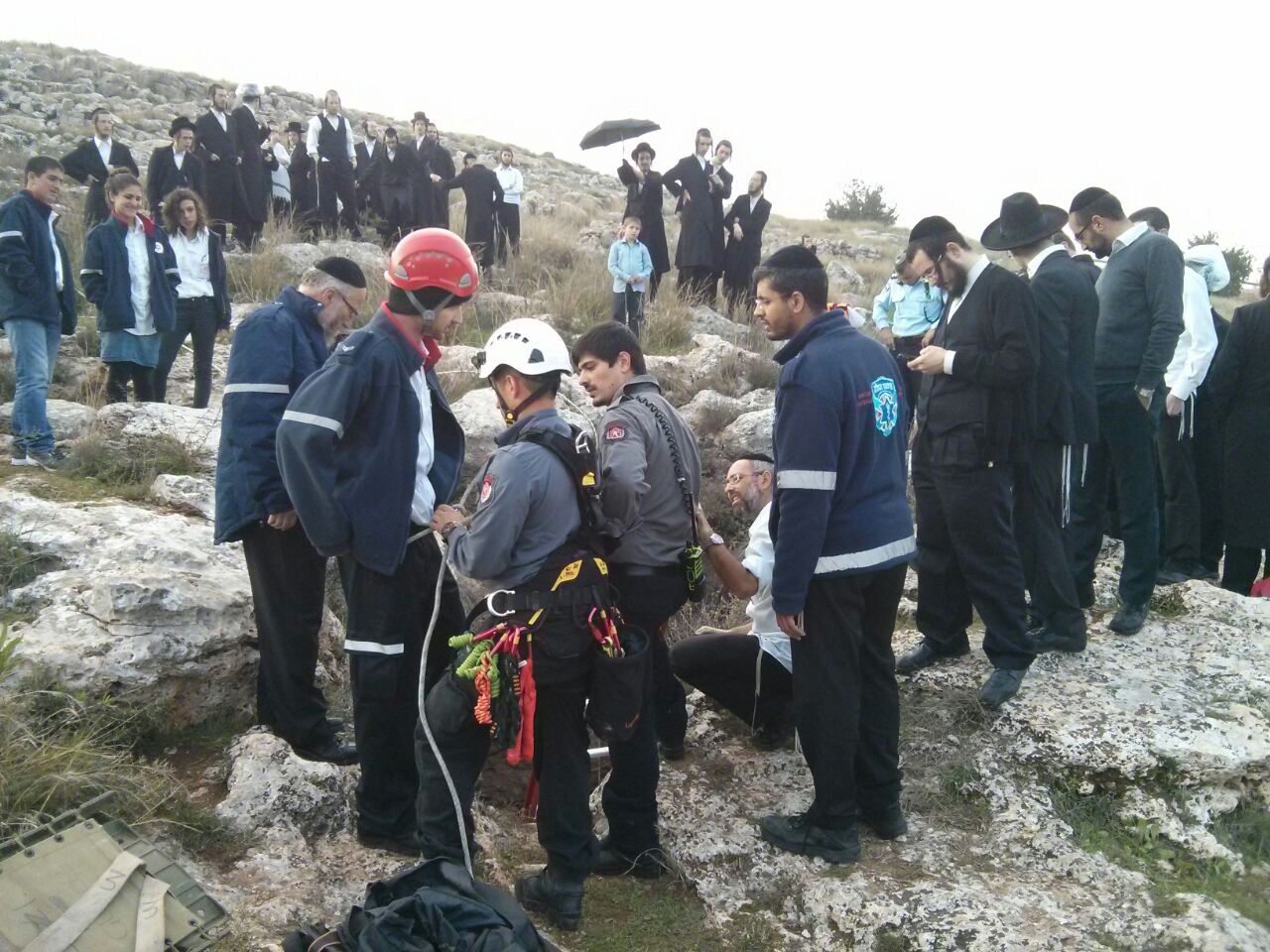 מודיעין עילית: נערים נפלו לבור בעומק ארבעה מטרים