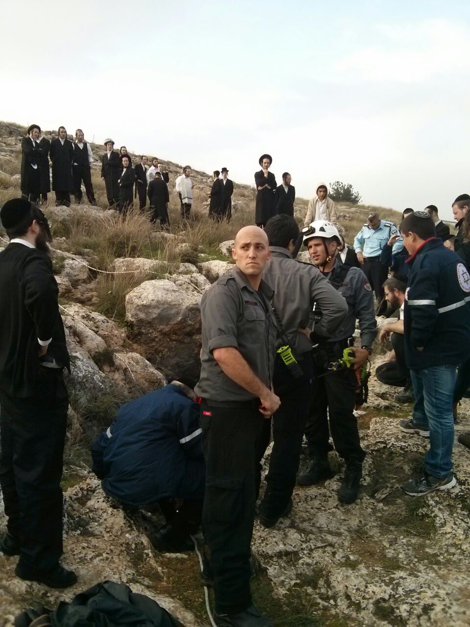 מודיעין עילית: נערים נפלו לבור בעומק ארבעה מטרים