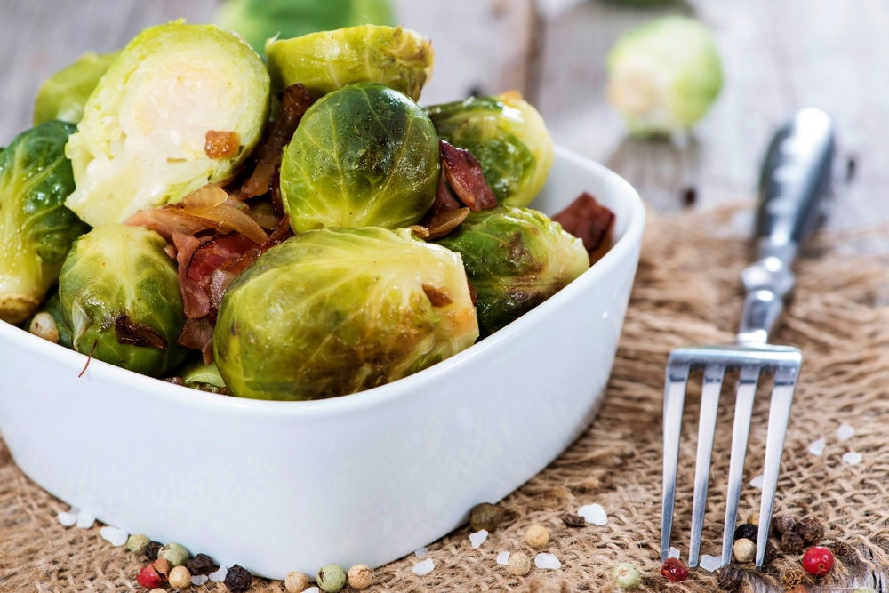 כרוב ניצנים מוקפץ עם קשיו בתיבול פיקנטי