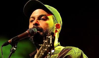 עמיר בניון בשיר מיוחד לזכר מרן הגר"ע זצ"ל: "אבא ורב"