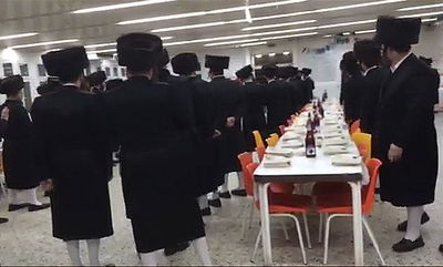 תיעוד נדיר: טיש ליל שבת של האדמו"ר מויז'ניץ