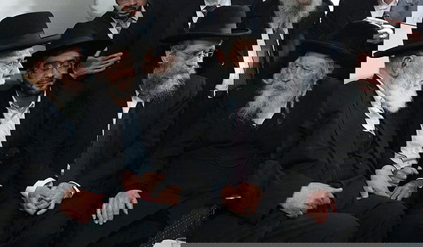 צפו: רבנים, אדמו"רים ואישי ציבור מנחמים את הגר"ש כהן