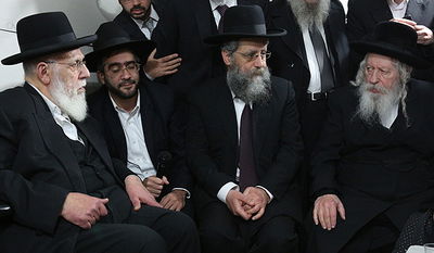 צפו: רבנים, אדמו"רים ואישי ציבור מנחמים את הגר"ש כהן