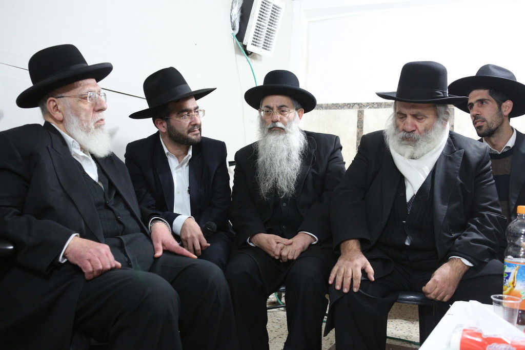 צפו: רבנים, אדמו"רים ואישי ציבור מנחמים את הגר"ש כהן