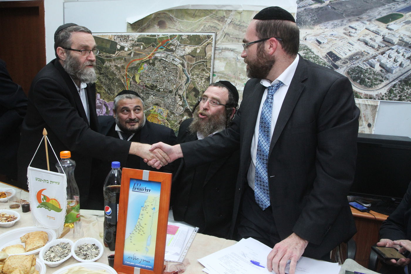 תיעוד: טקס הענקת טופס 4 לקרית דגל התורה בבית שמש