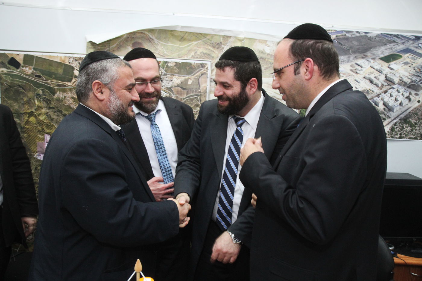 תיעוד: טקס הענקת טופס 4 לקרית דגל התורה בבית שמש