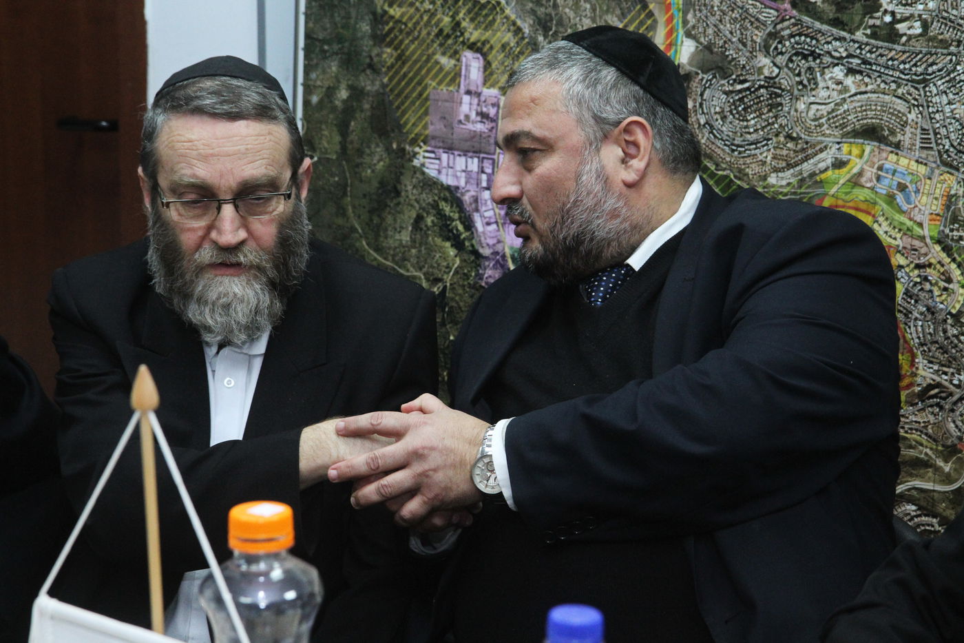 תיעוד: טקס הענקת טופס 4 לקרית דגל התורה בבית שמש