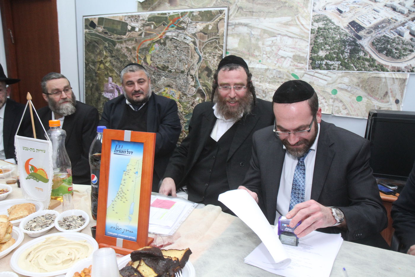 תיעוד: טקס הענקת טופס 4 לקרית דגל התורה בבית שמש