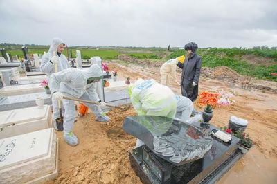 ה"מופת" של זק"א: הגשם נעצר לשעה לצורך כבוד המת