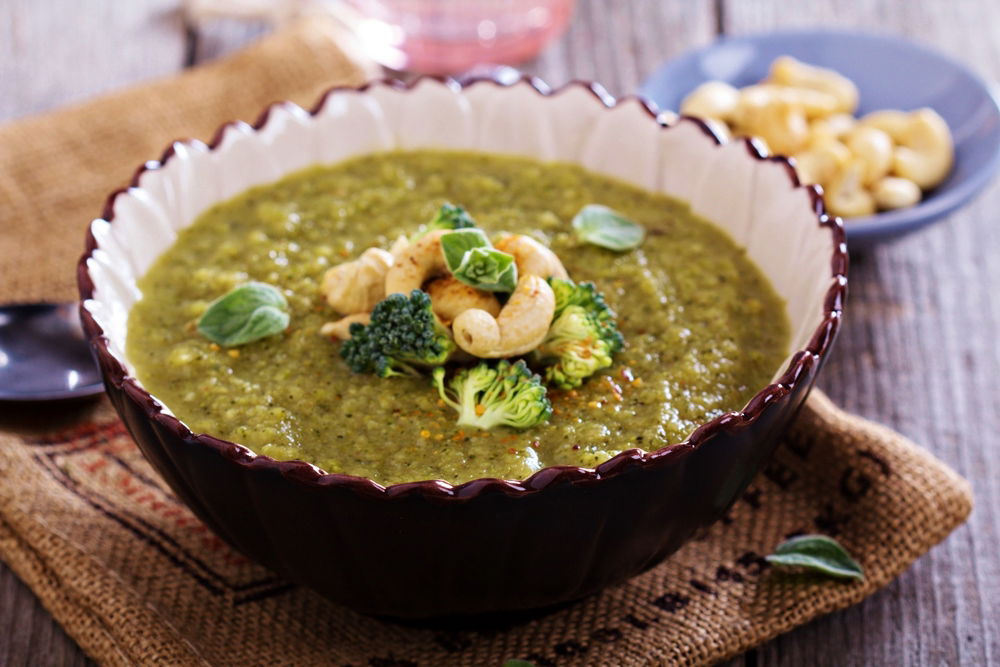 מרק ברוקולי ואגוזי קשיו בטעם טבעי עשיר