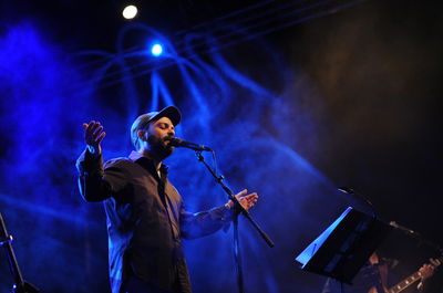 עמיר בניון שר לאברהם בורג: "מי אתה"