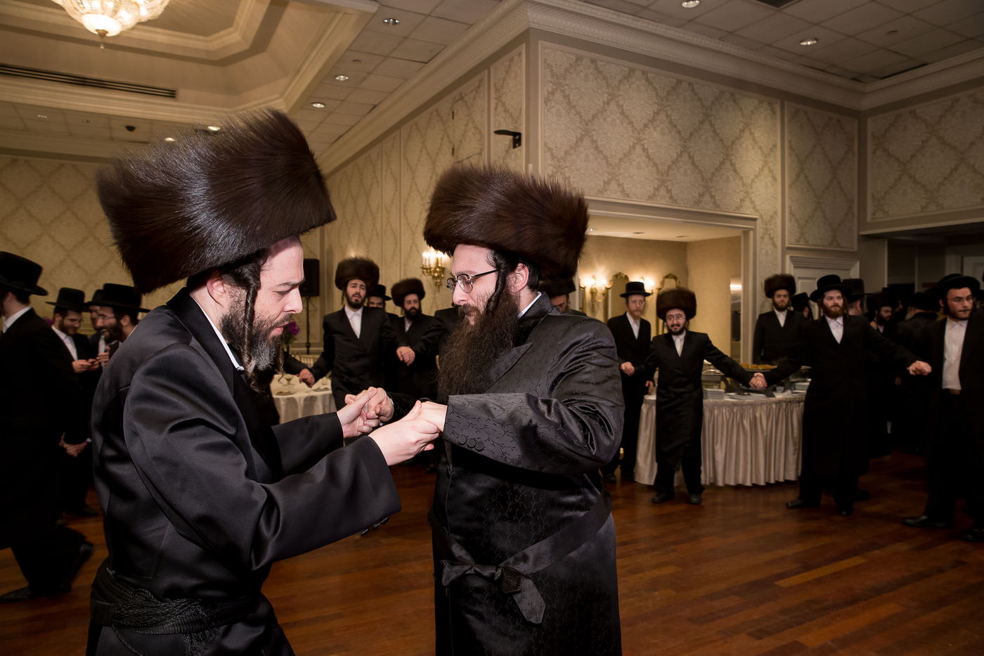 תיעוד: חתונת בת רבי משה לעווי עם בן הרה"צ מסאקהל