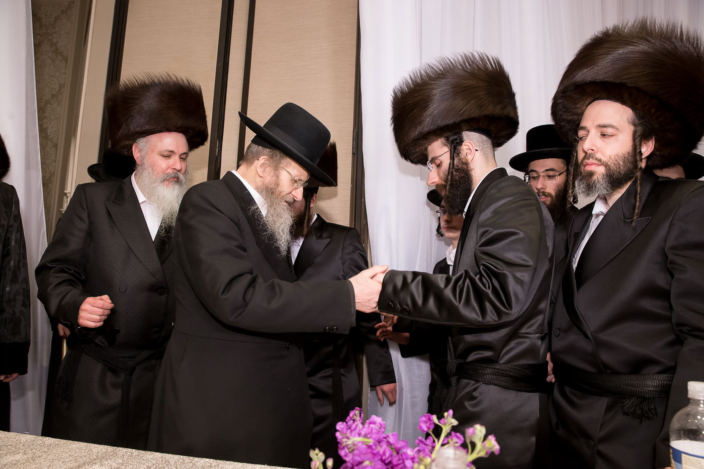 תיעוד: חתונת בת רבי משה לעווי עם בן הרה"צ מסאקהל