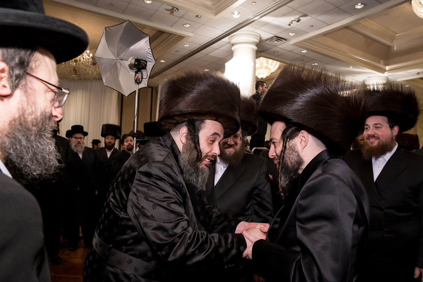 תיעוד: חתונת בת רבי משה לעווי עם בן הרה"צ מסאקהל