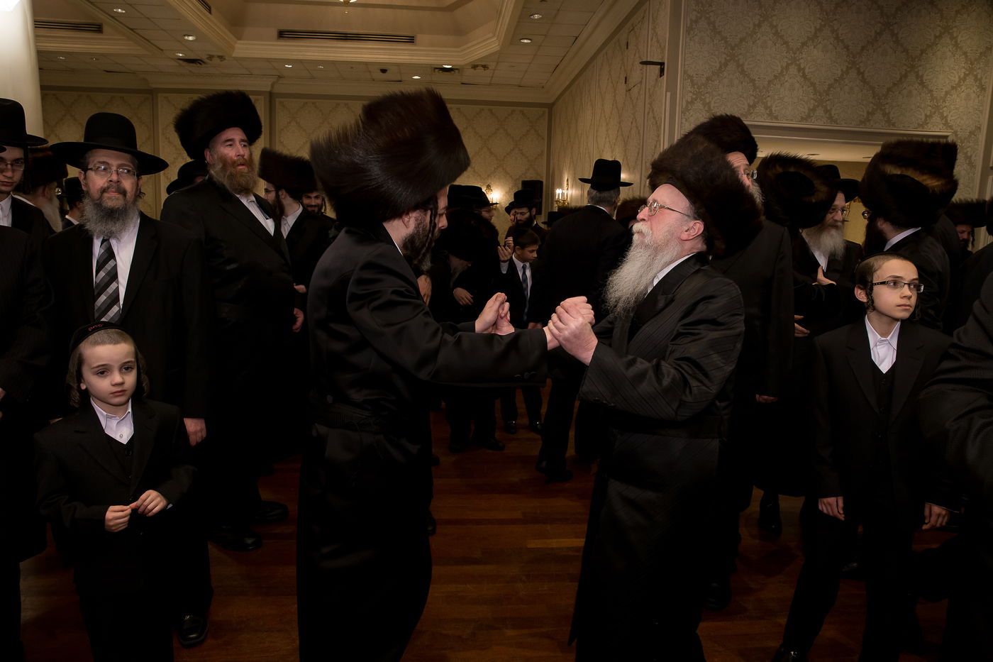 תיעוד: חתונת בת רבי משה לעווי עם בן הרה"צ מסאקהל