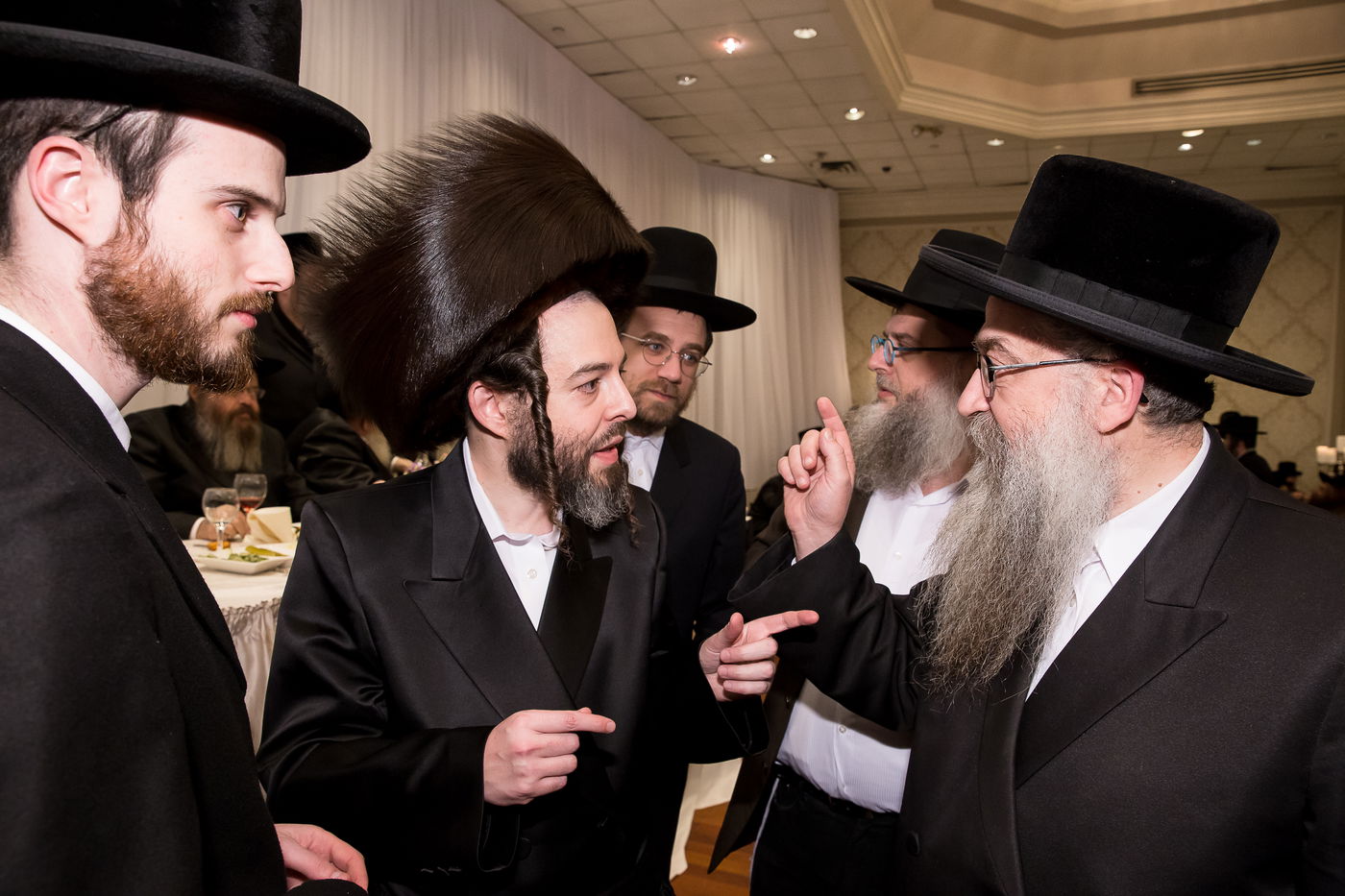 תיעוד: חתונת בת רבי משה לעווי עם בן הרה"צ מסאקהל