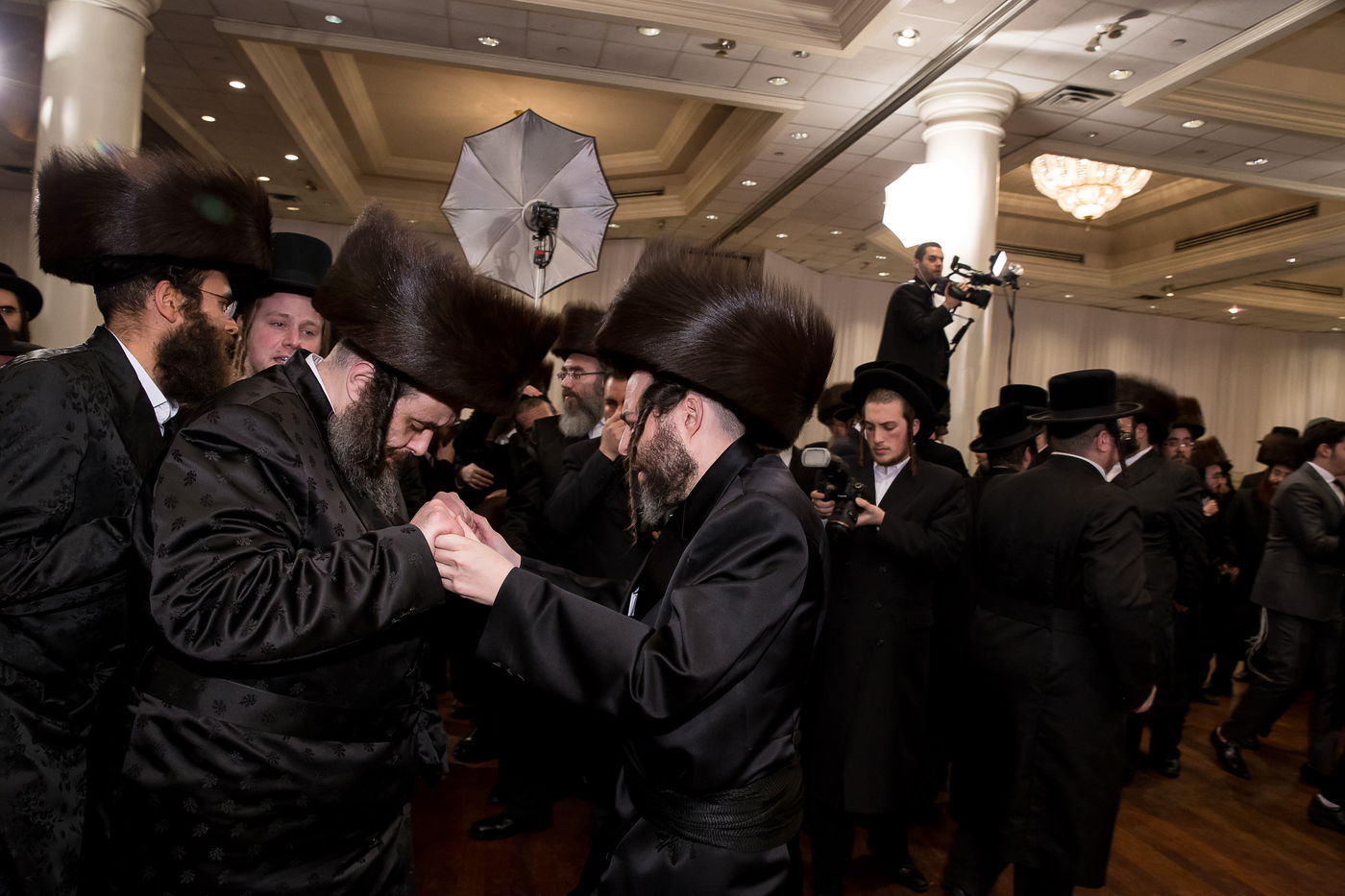 תיעוד: חתונת בת רבי משה לעווי עם בן הרה"צ מסאקהל