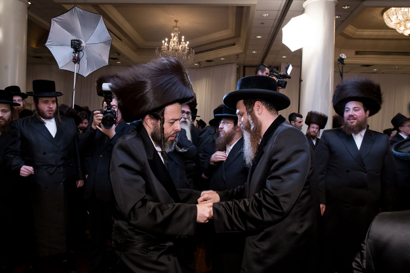 תיעוד: חתונת בת רבי משה לעווי עם בן הרה"צ מסאקהל