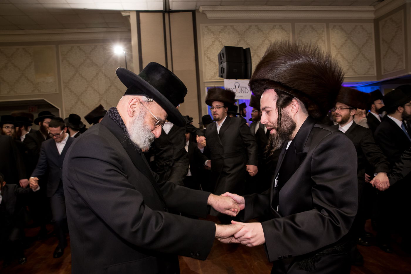 תיעוד: חתונת בת רבי משה לעווי עם בן הרה"צ מסאקהל