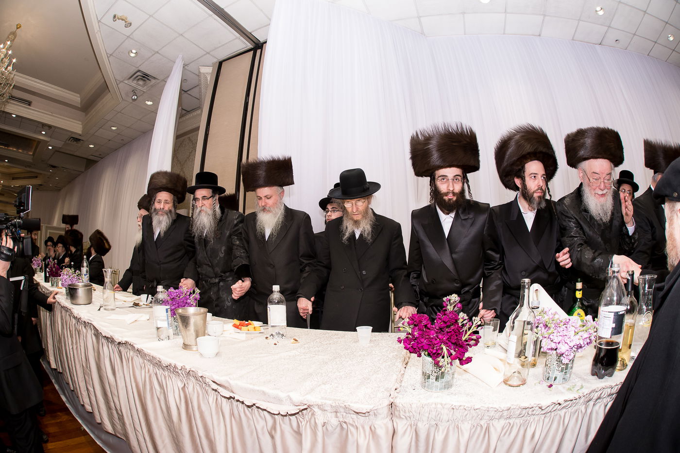 תיעוד: חתונת בת רבי משה לעווי עם בן הרה"צ מסאקהל