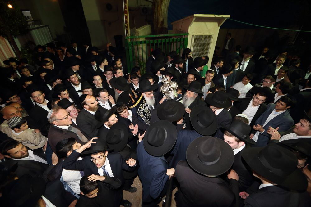 גלריה: הכנסת ספר תורה לישיבת "כנסת מאיר"