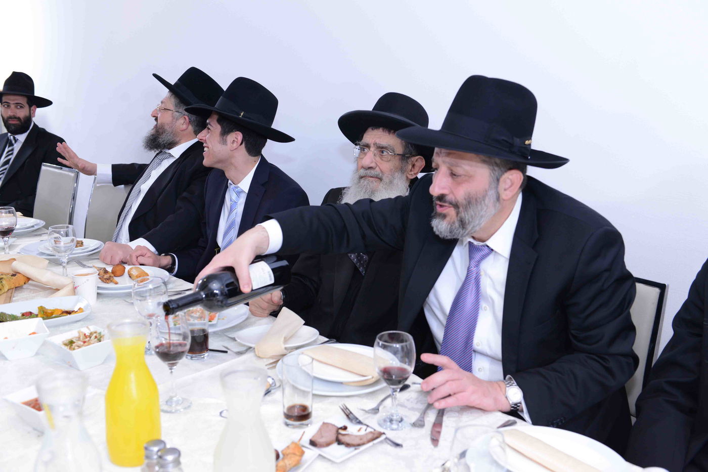 גלריה: אירוסי בת הרב יהודה דרעי עם נכד הרב שלמה בן שמעון