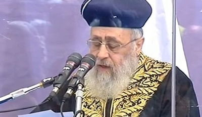 צפו: הגר"י יוסף והגר"ש עמאר בהלווית הנרצחים