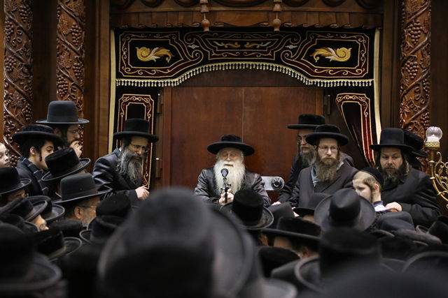 תיעוד ממונסי: הלווית האדמו"ר מזאלטשוב זצ"ל