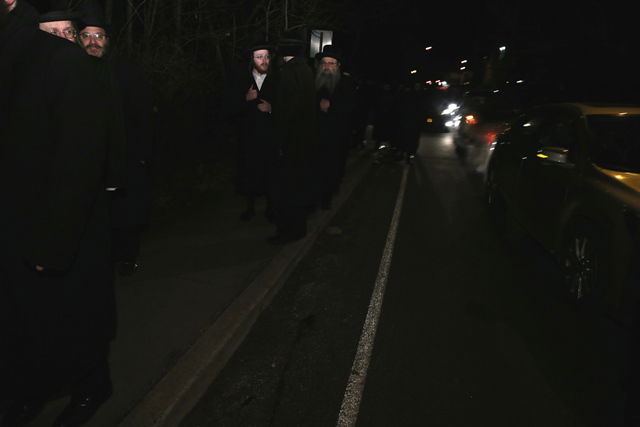 תיעוד ממונסי: הלווית האדמו"ר מזאלטשוב זצ"ל