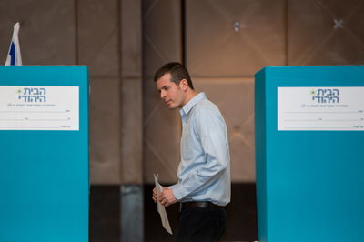 רונן שובל מצביע בפריימריז, אתמול