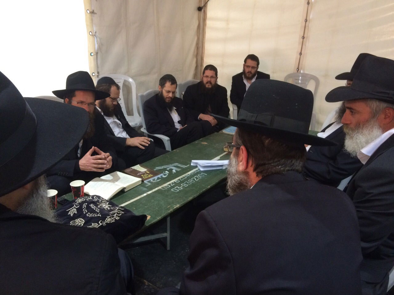 ח"כ משה גפני בניחום אבלים בכפר חב"ד