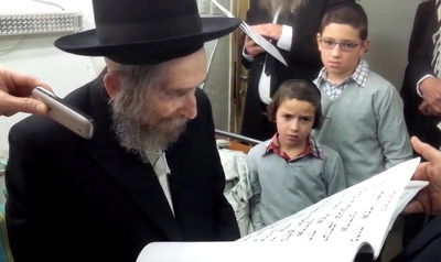 וידאו מיוחד: מרן הגראי"ל שטיינמן בברכות השחר